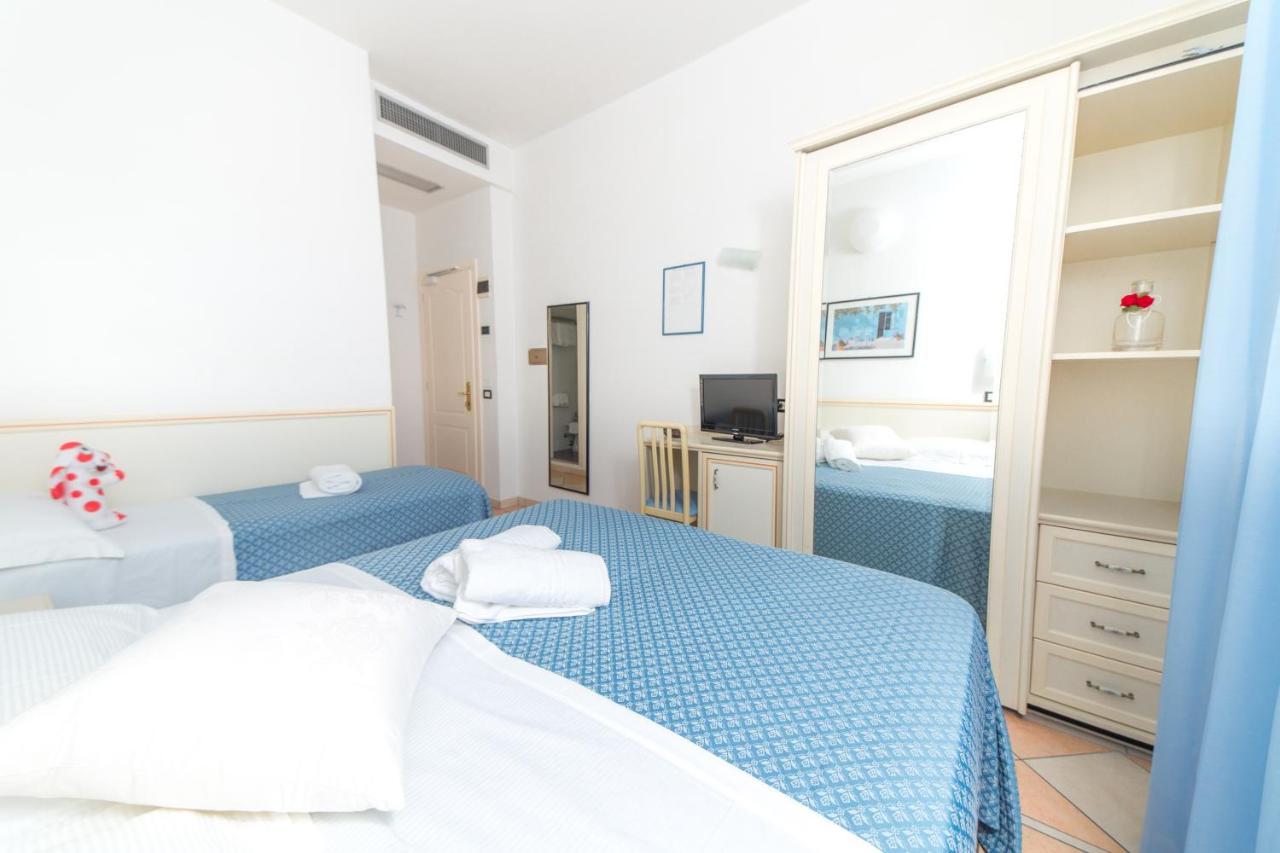 Hotel Elite Cattolica Esterno foto