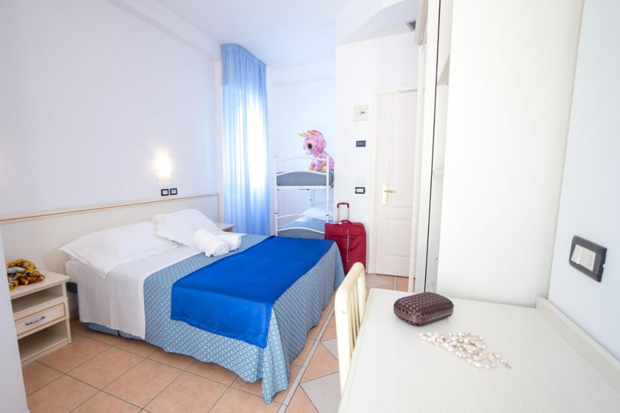 Hotel Elite Cattolica Esterno foto
