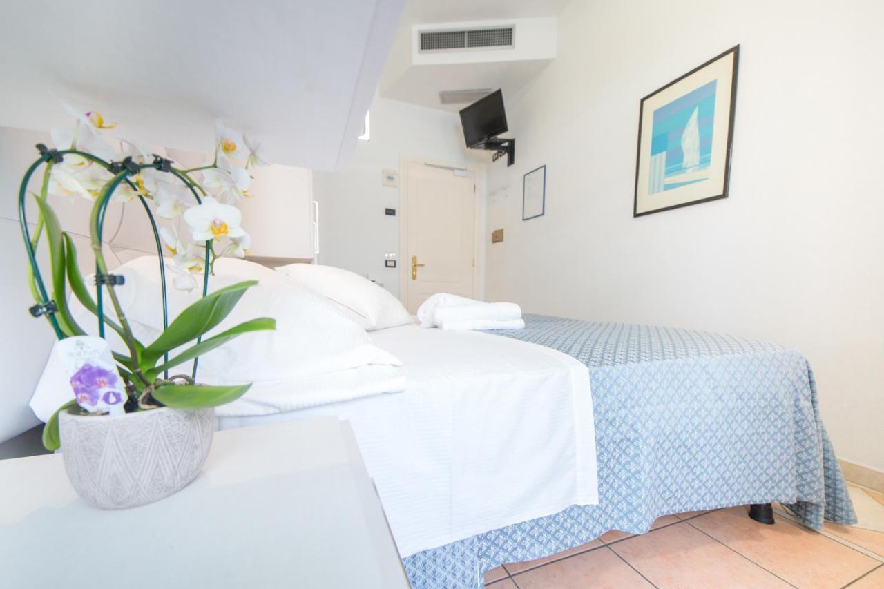 Hotel Elite Cattolica Esterno foto