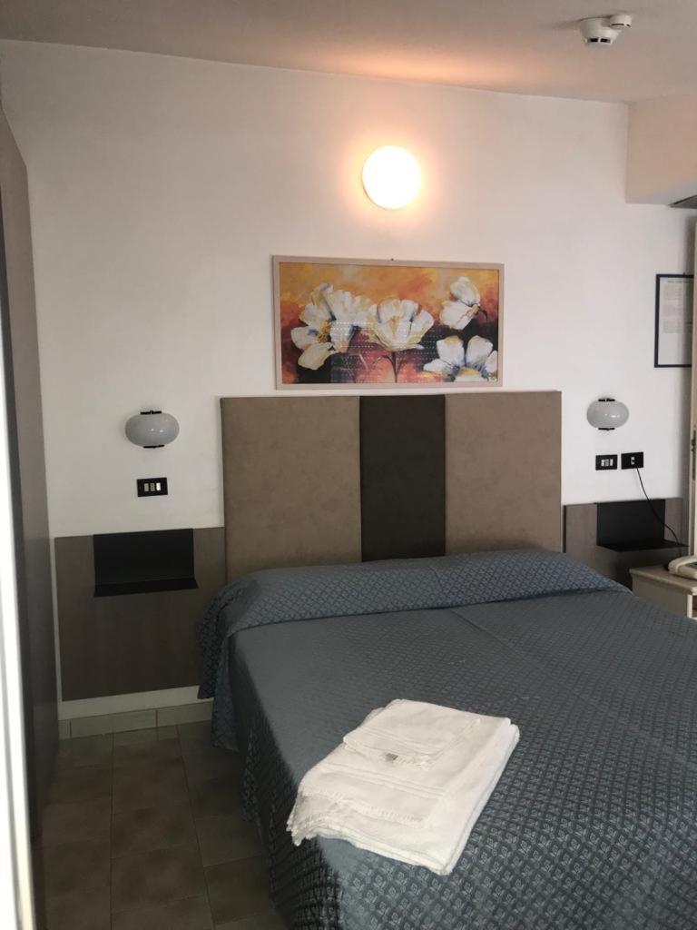 Hotel Elite Cattolica Esterno foto