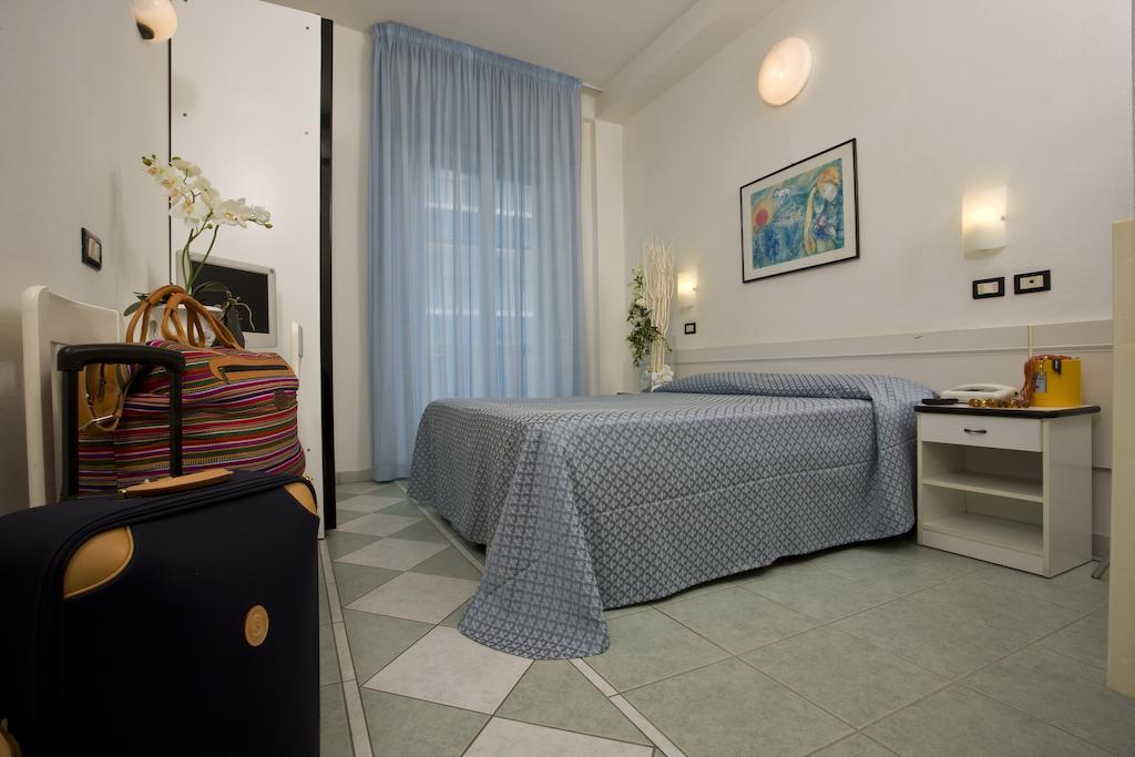 Hotel Elite Cattolica Camera foto