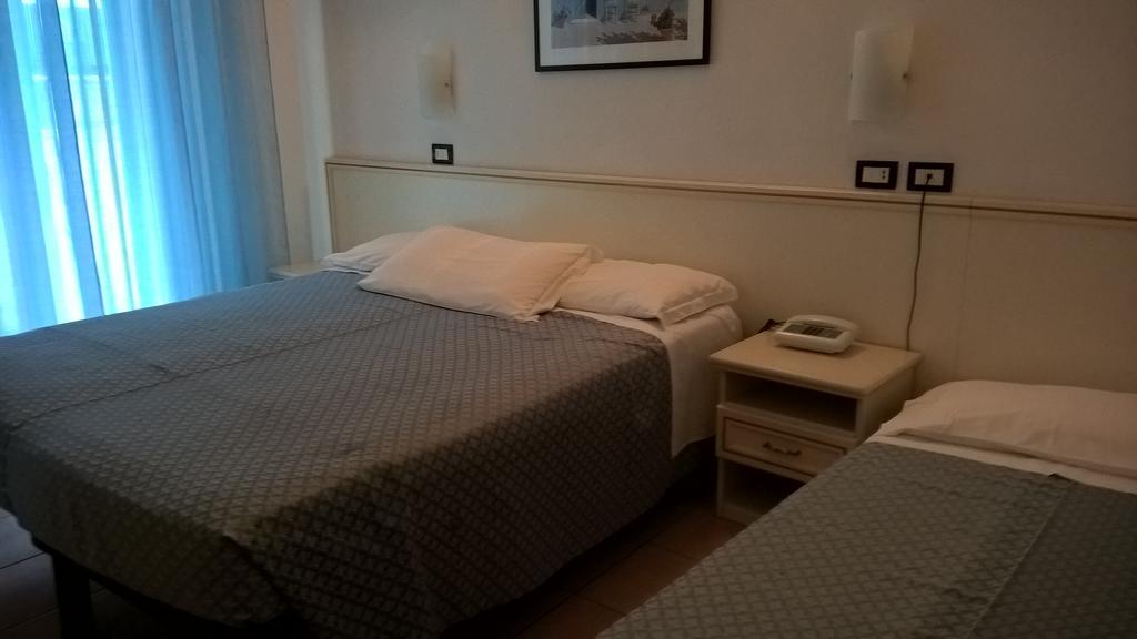 Hotel Elite Cattolica Esterno foto
